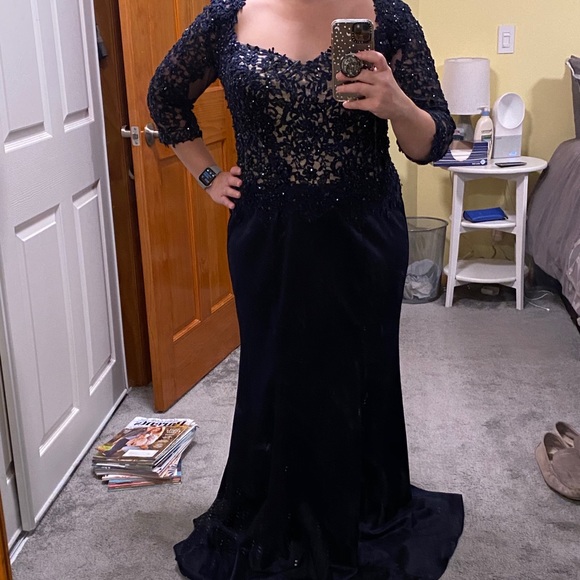 Navy La Femme floor length gown - Picture 5 of 6